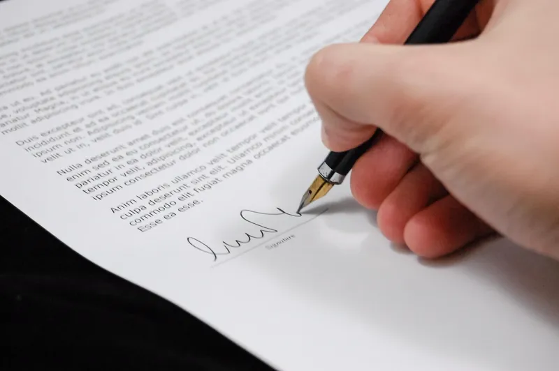 Assinatura de contrato de empréstimo